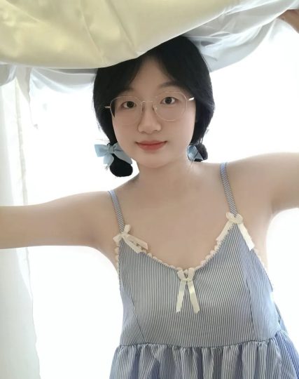 高三学妹第一次拍写真-橘子缤纷乐园